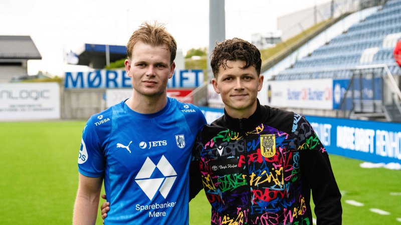 Bilete av Vegard og Martin etter kampen i fjor.